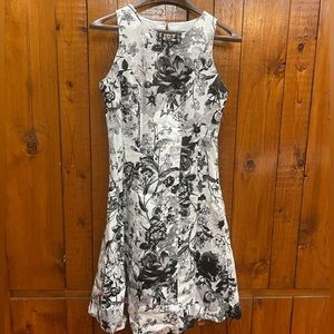RN Studio by Ronni Nicole form fitting dress. Made of 98% Cotton / 2% Spandex